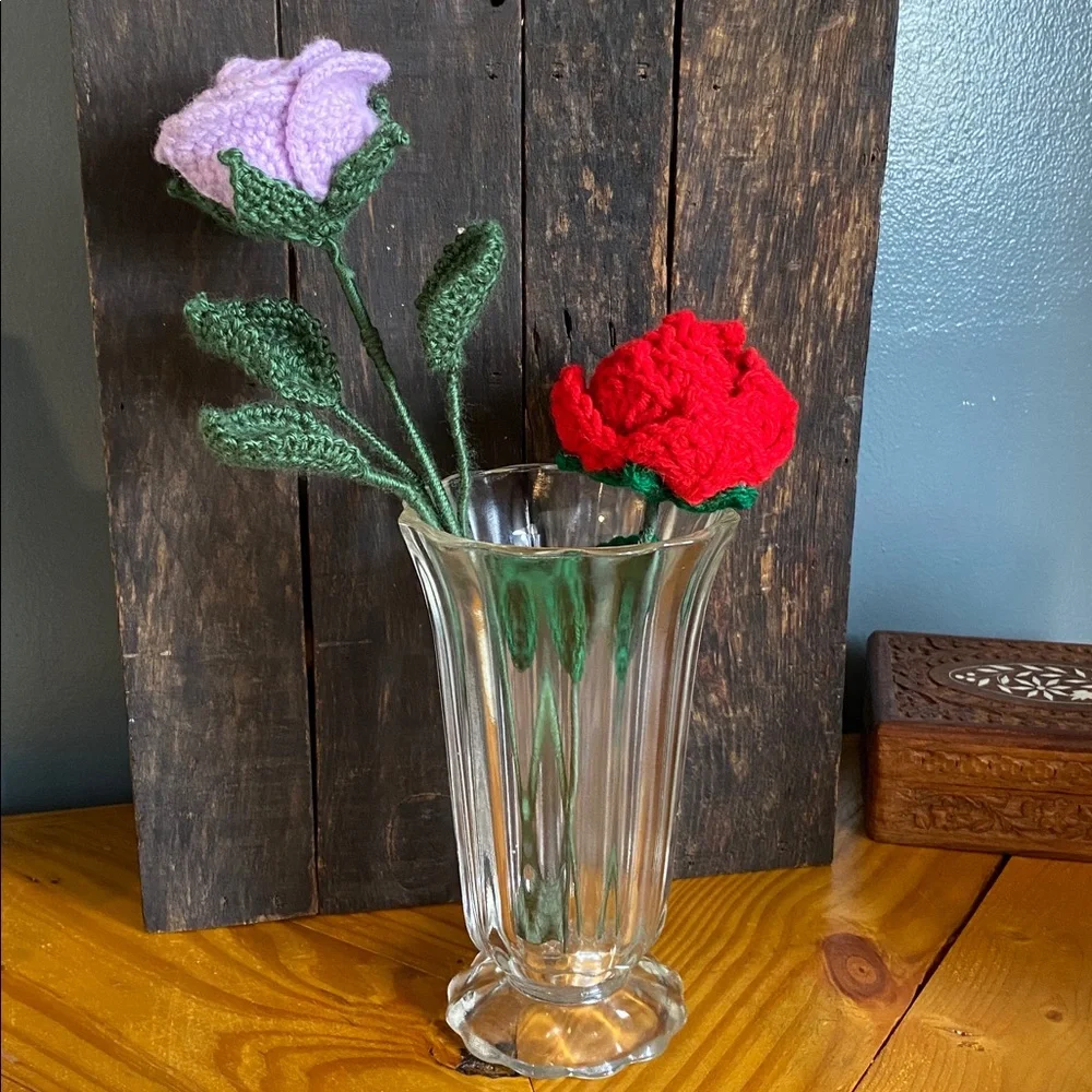 Vtg footed Glass Vase - Picture 5 of 5